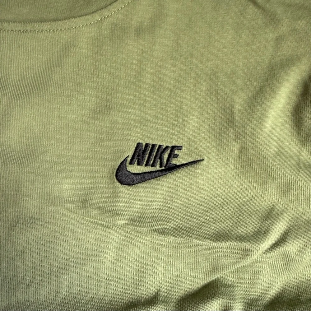 Nike Boxy Cropped T-Shirt